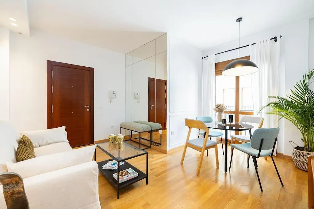 Central Apartment With Pool Малага