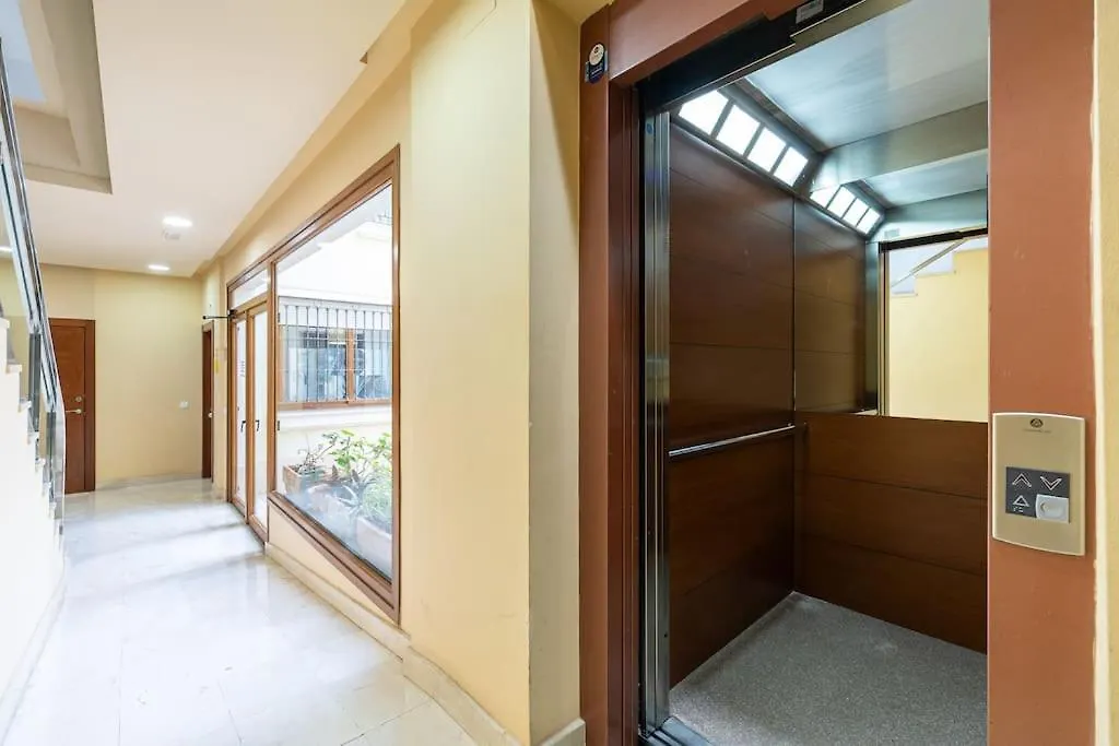 Central Apartment With Pool Малага