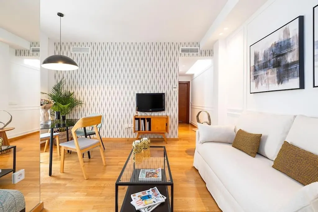 Central Apartment With Pool Малага