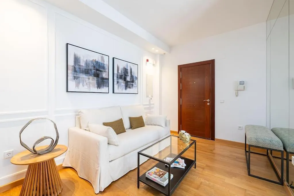 Central Apartment With Pool Малага