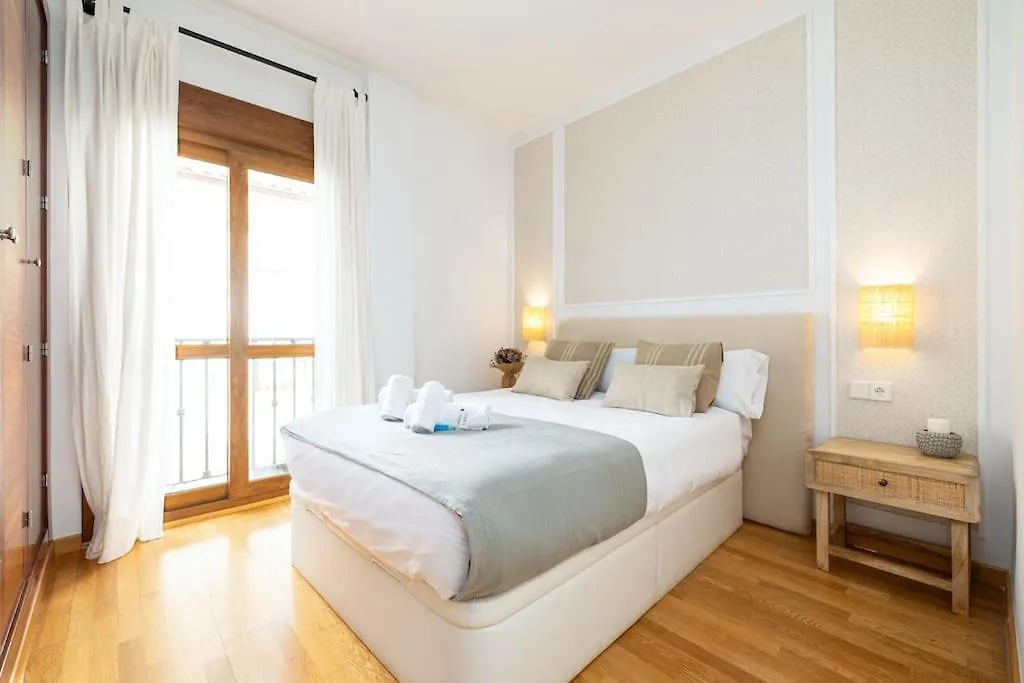 Central Apartment With Pool Малага
