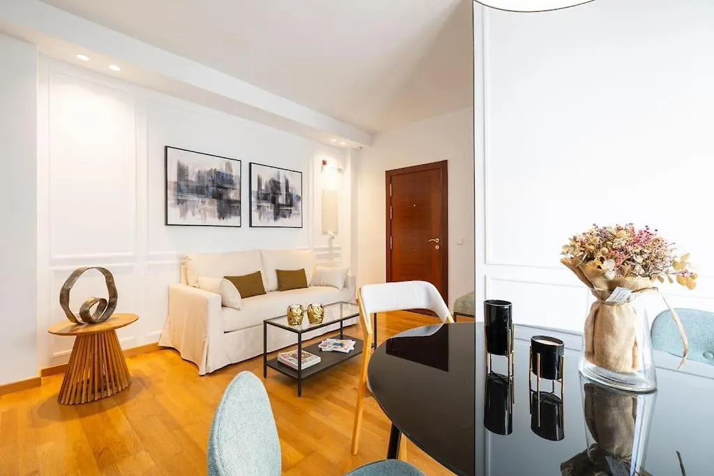 Central Apartment With Pool Малага